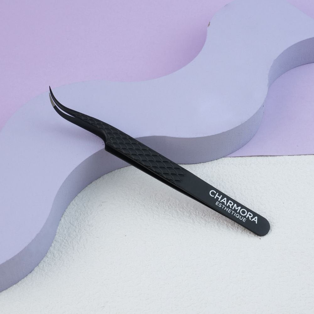 Pinces professionnelles extensions de cils – Incurvée - Charmora Esthetique Shop